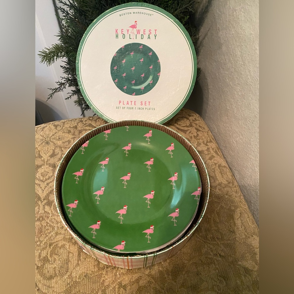 Key West Boston Warehouse Santa Hat Flamingo Plates in Box Set of 4